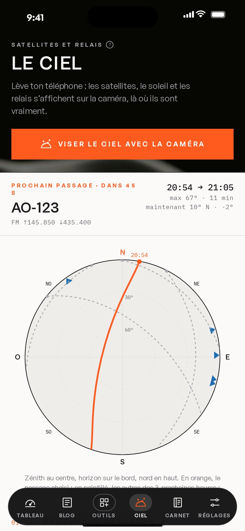 Écran Ciel de l'app HB9V : carte du ciel avec le passage d'un satellite