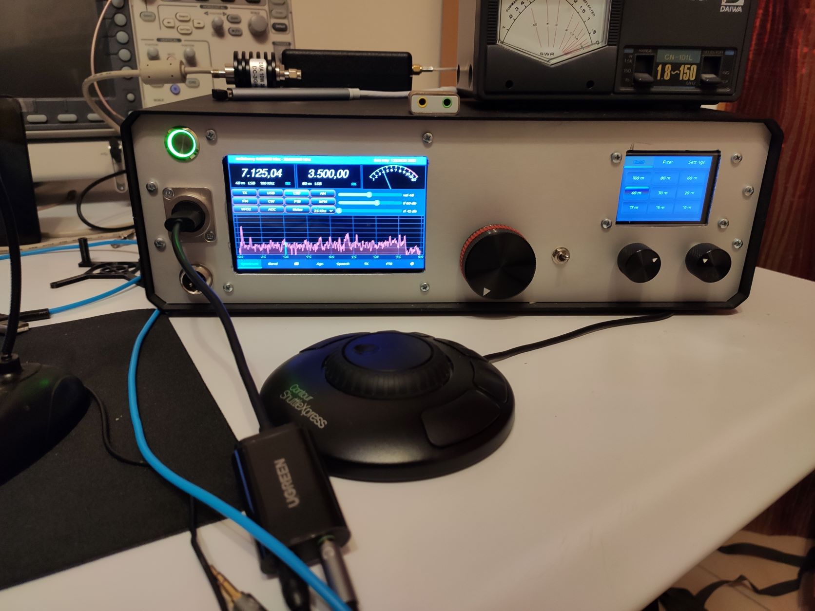 SDRBerry monté dans boîtier professionnel avec écran tactile 7 pouces pour station radioamateur