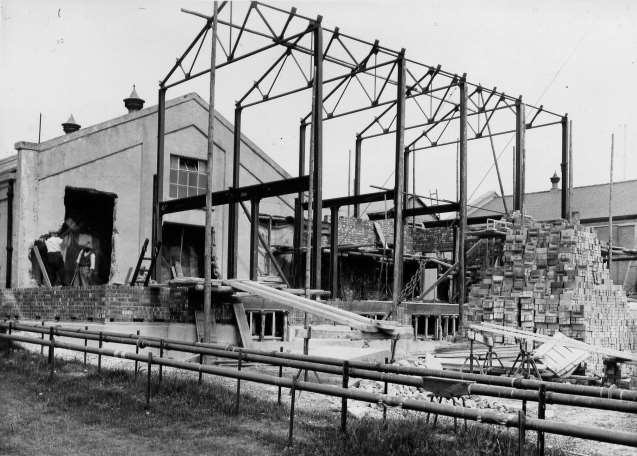 Construction de l'extension du Lower Hall en juin 1938