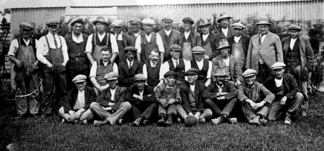 Groupe d'ouvriers de la station radio de Dorchester vers 1930