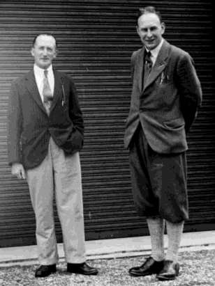 Le directeur P.J. Woodward et son adjoint C.C. Redshaw vers 1930