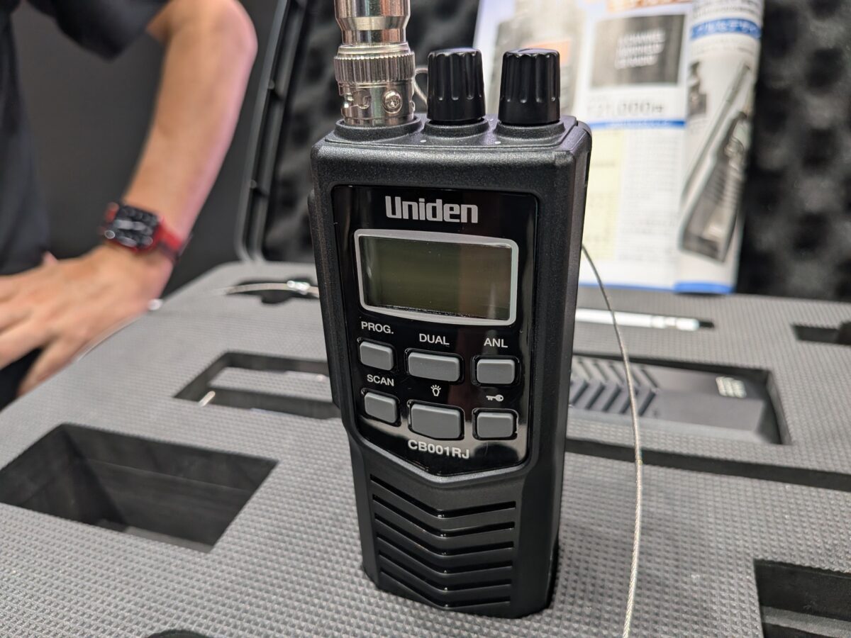 Uniden CB001RJ : la CB portable qui affole le Japon